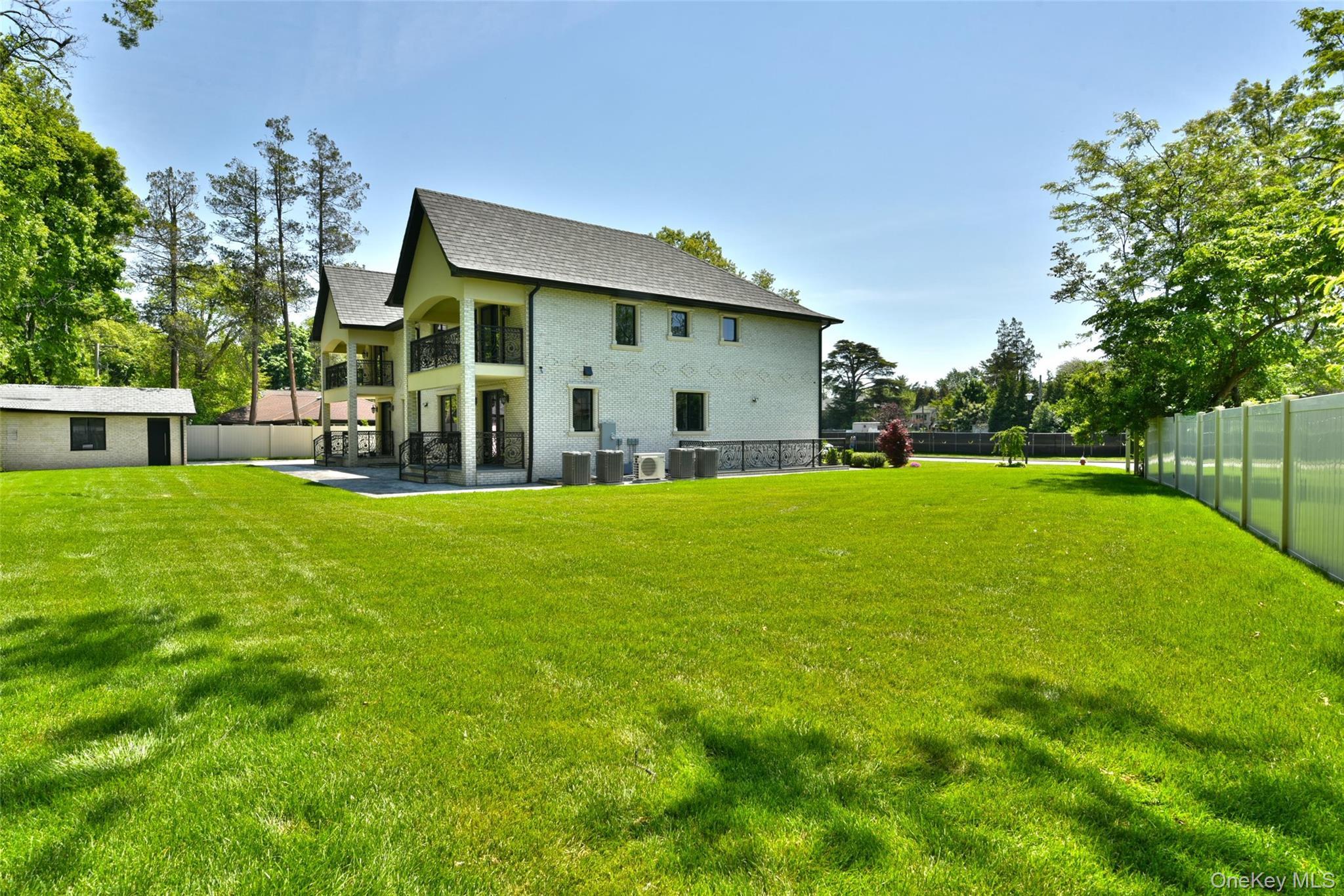 Single Family Parkway Drive  Nassau County, NY 11577, MLS-998133-48