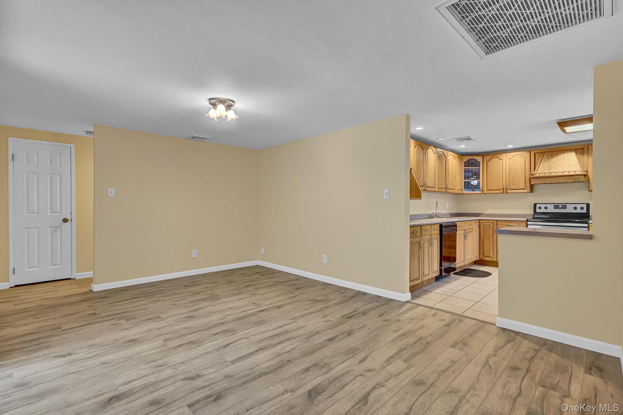 Single Family College Hills Drive Suffolk County, NY 11738, MLS-998151-10