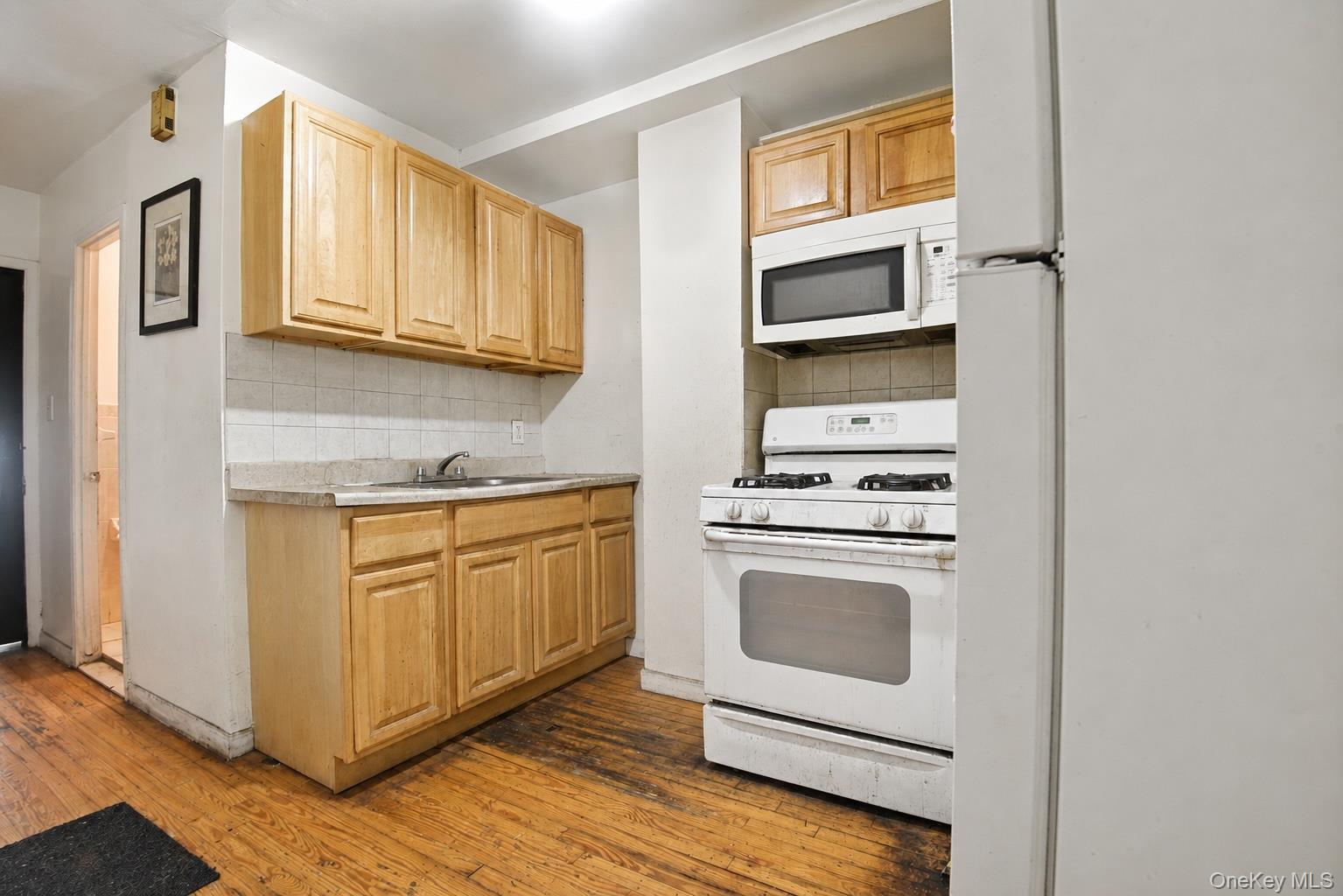 Single Family Gunther  Bronx, NY 10469, MLS-998159-6