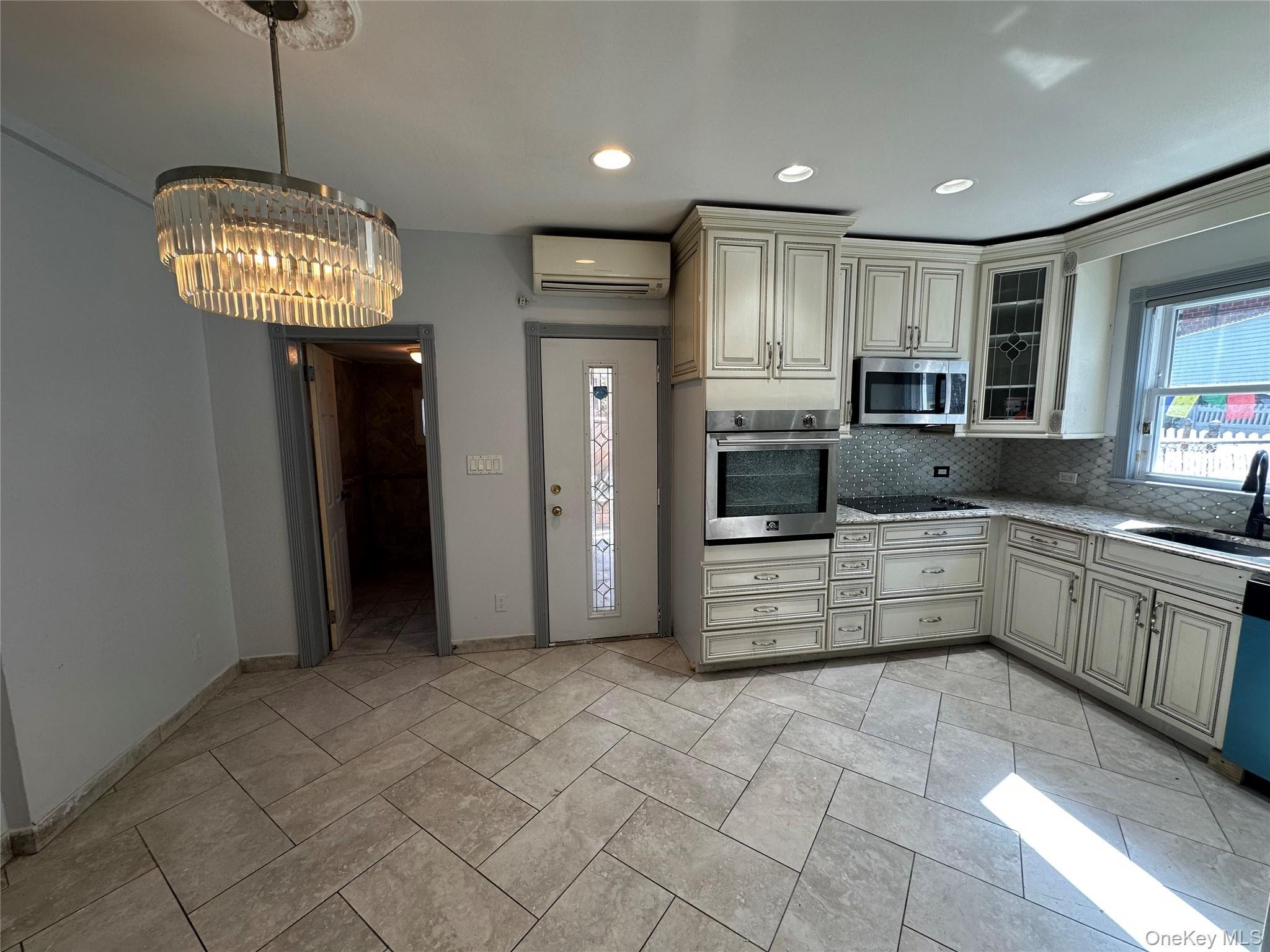 Single Family 53rd Queens, NY 11378, MLS-998167-6