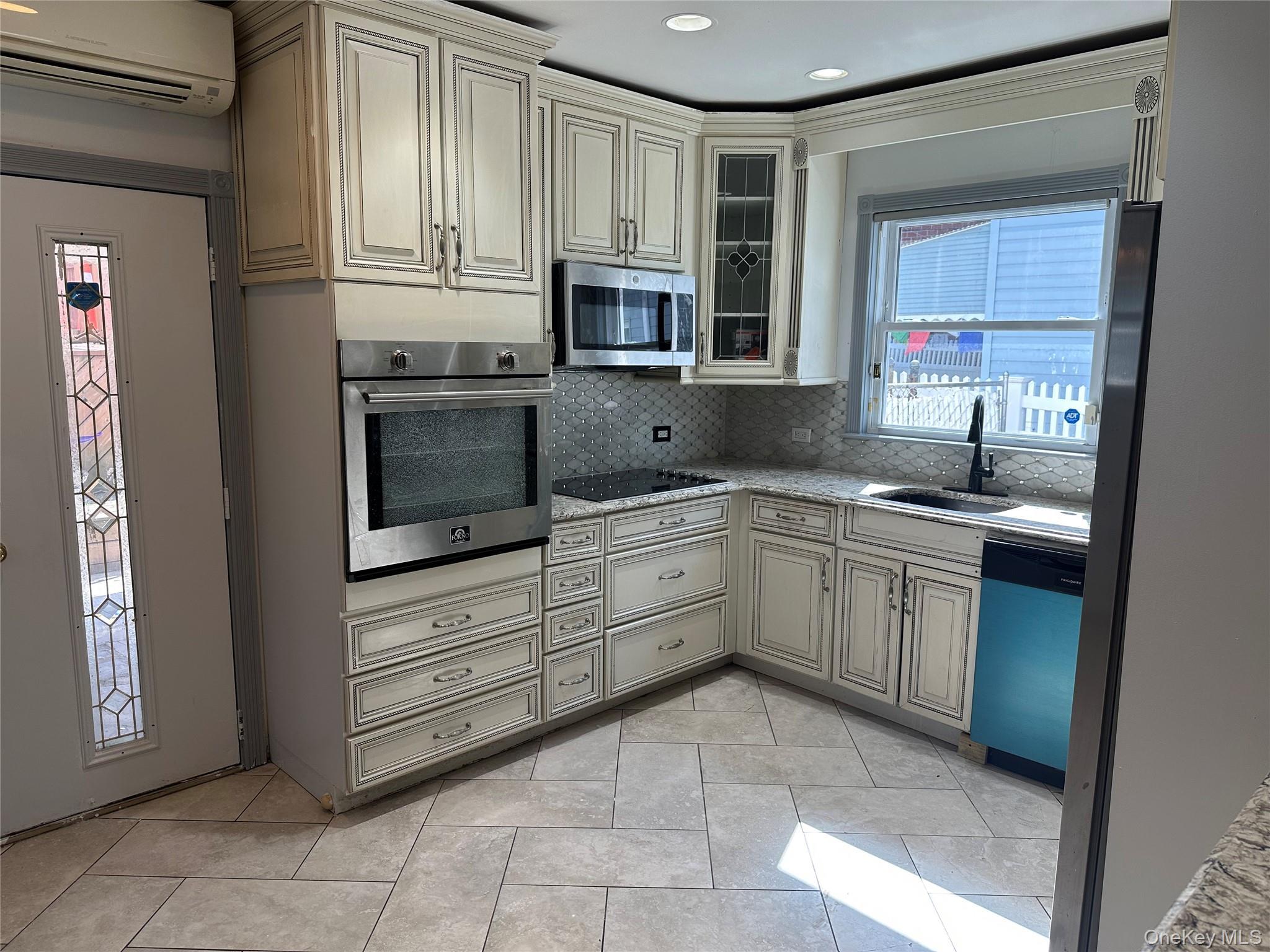Single Family 53rd Queens, NY 11378, MLS-998167-7