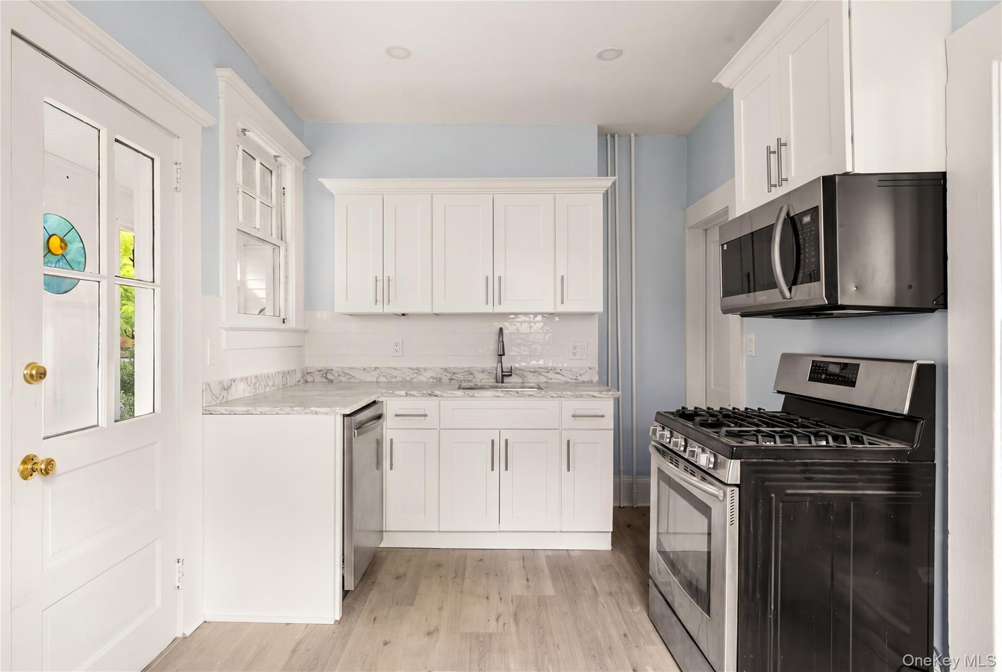 Single Family Richmond Terrace  Staten Island, NY 10301, MLS-998183-20
