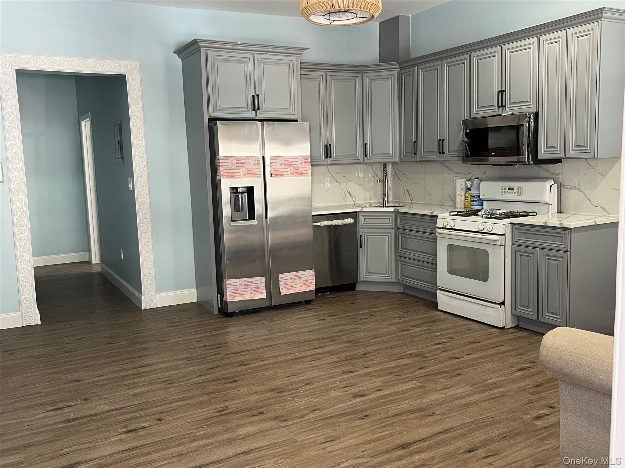 Single Family Briggs  Bronx, NY 10458, MLS-998185-2