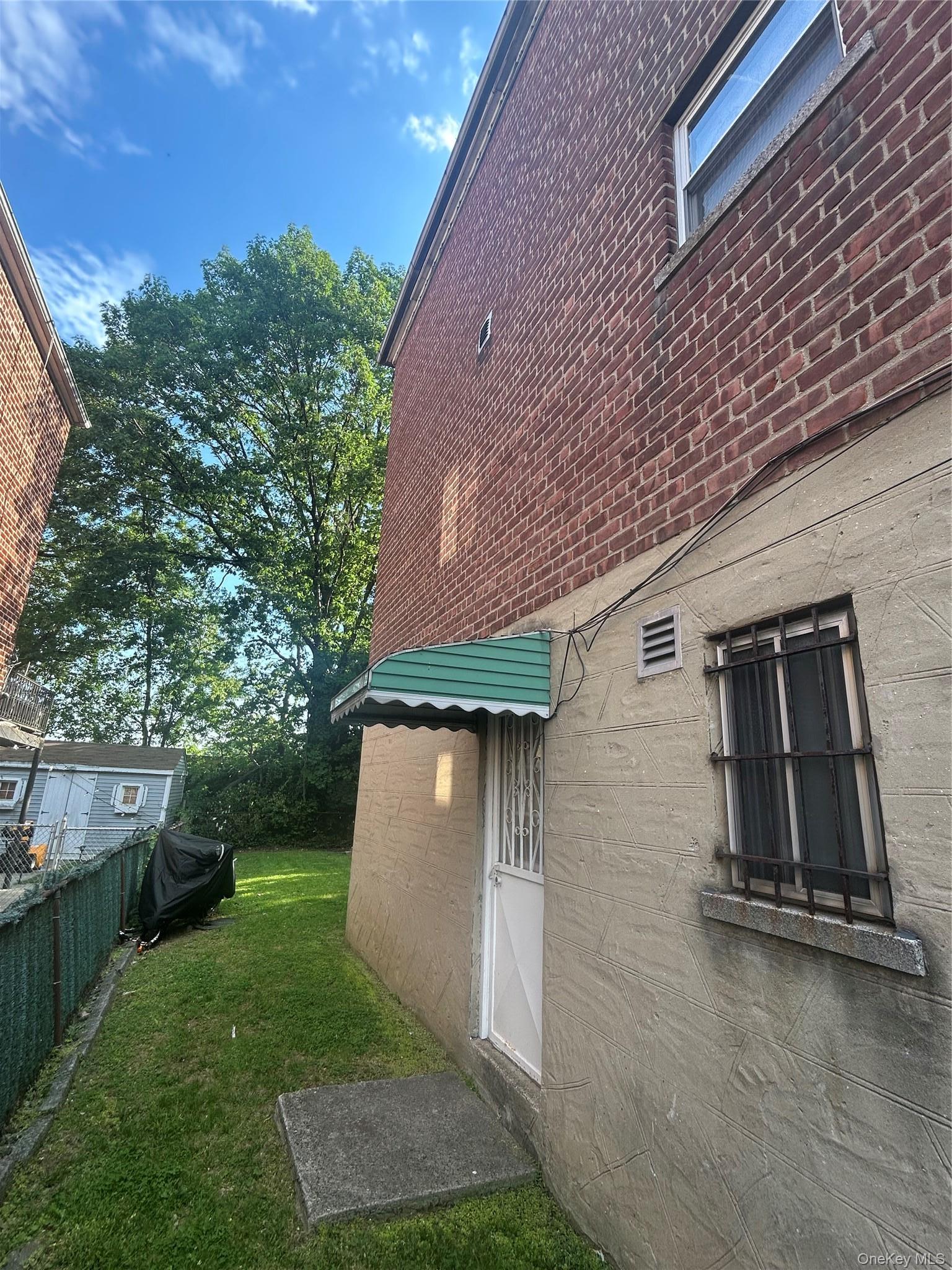 Single Family 211th  Bronx, NY 10469, MLS-998222-3