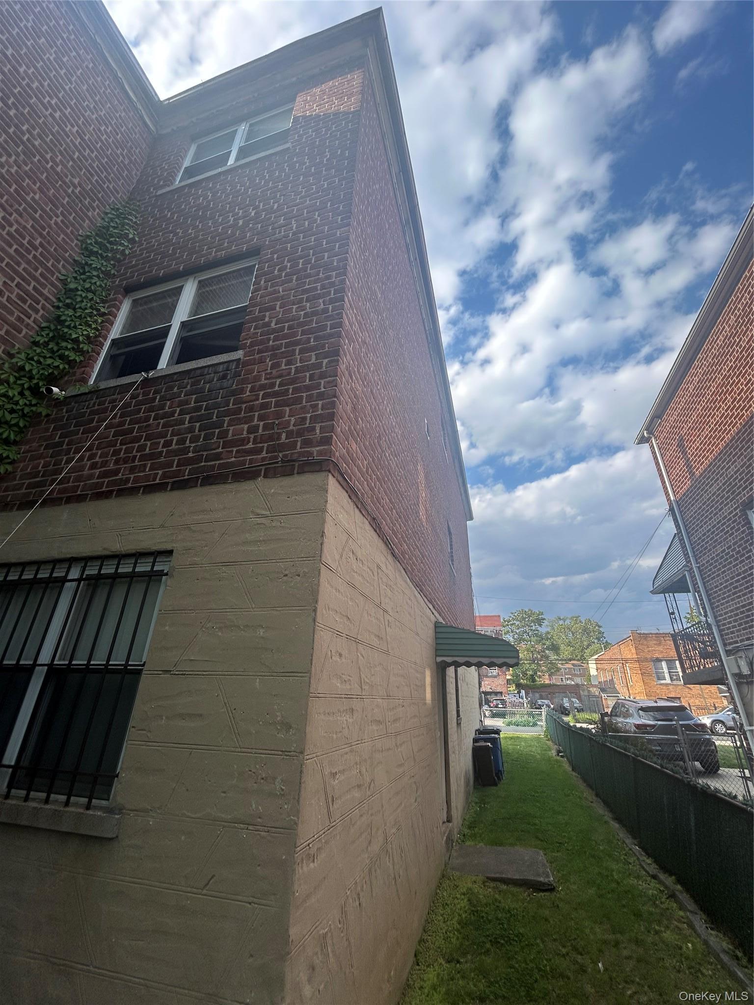 Single Family 211th  Bronx, NY 10469, MLS-998222-4