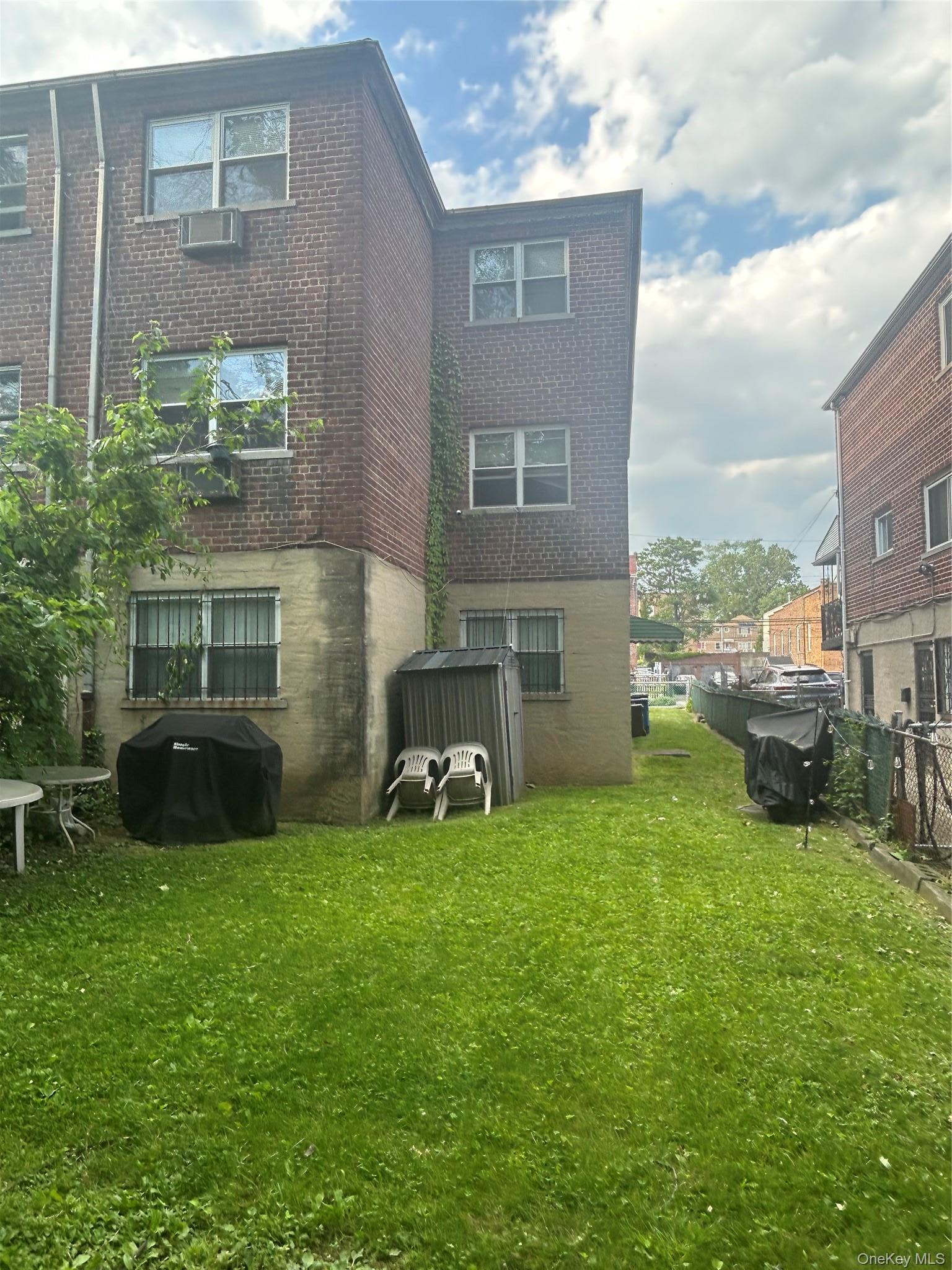 Single Family 211th  Bronx, NY 10469, MLS-998222-6