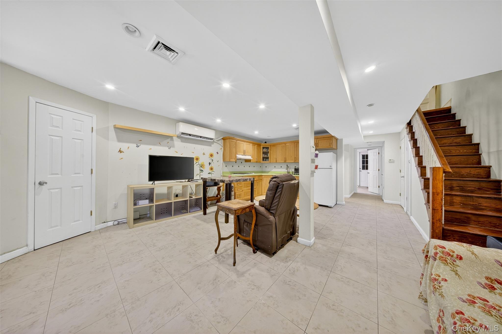 Single Family 87th Queens, NY 11421, MLS-998289-22