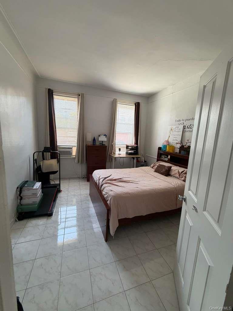 Single Family 65th Street  Queens, NY 11385, MLS-998291-8