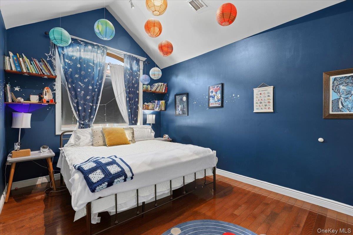 Single Family Tier Street Bronx, NY 10464, MLS-998387-20