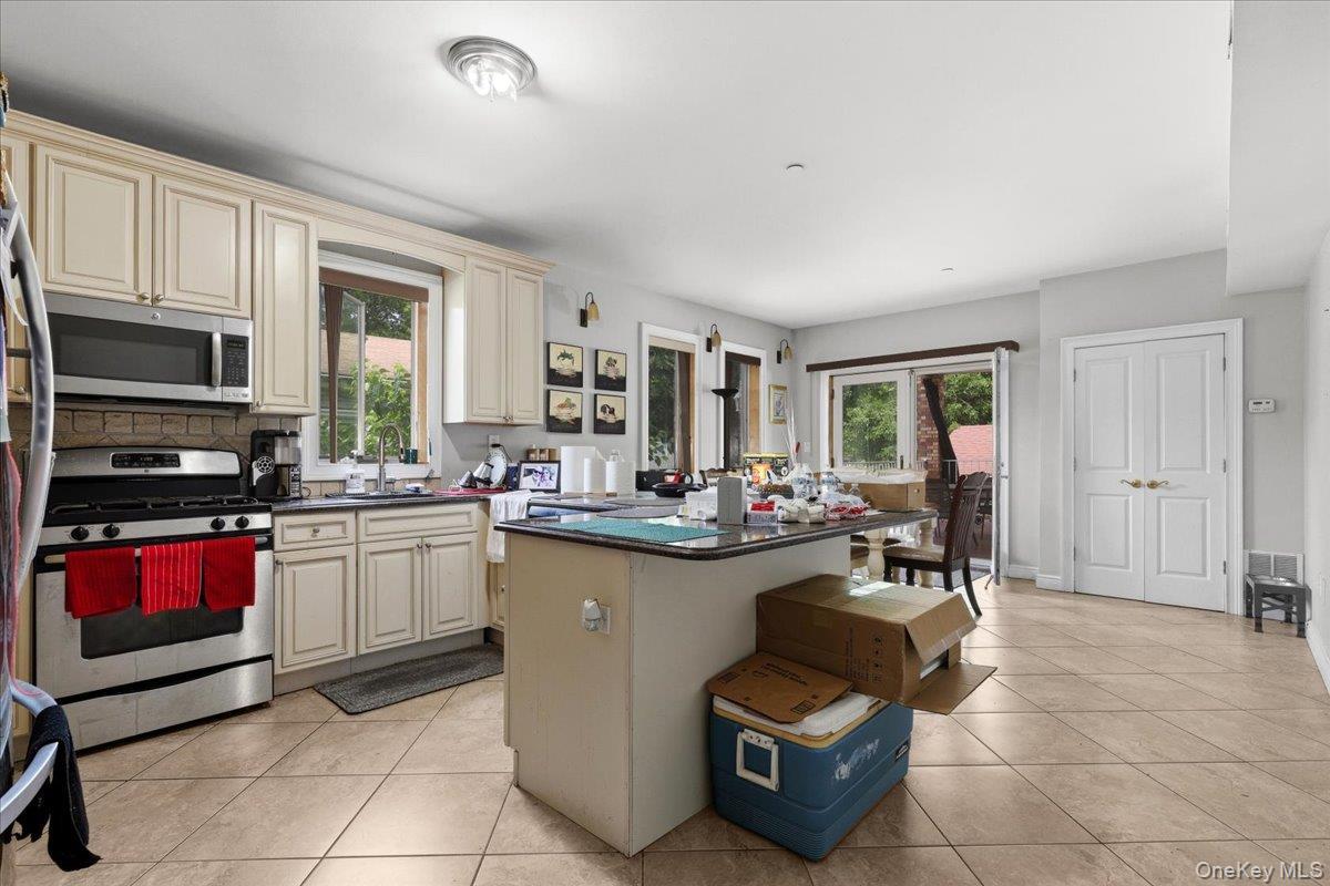 Single Family Tier Street Bronx, NY 10464, MLS-998387-25