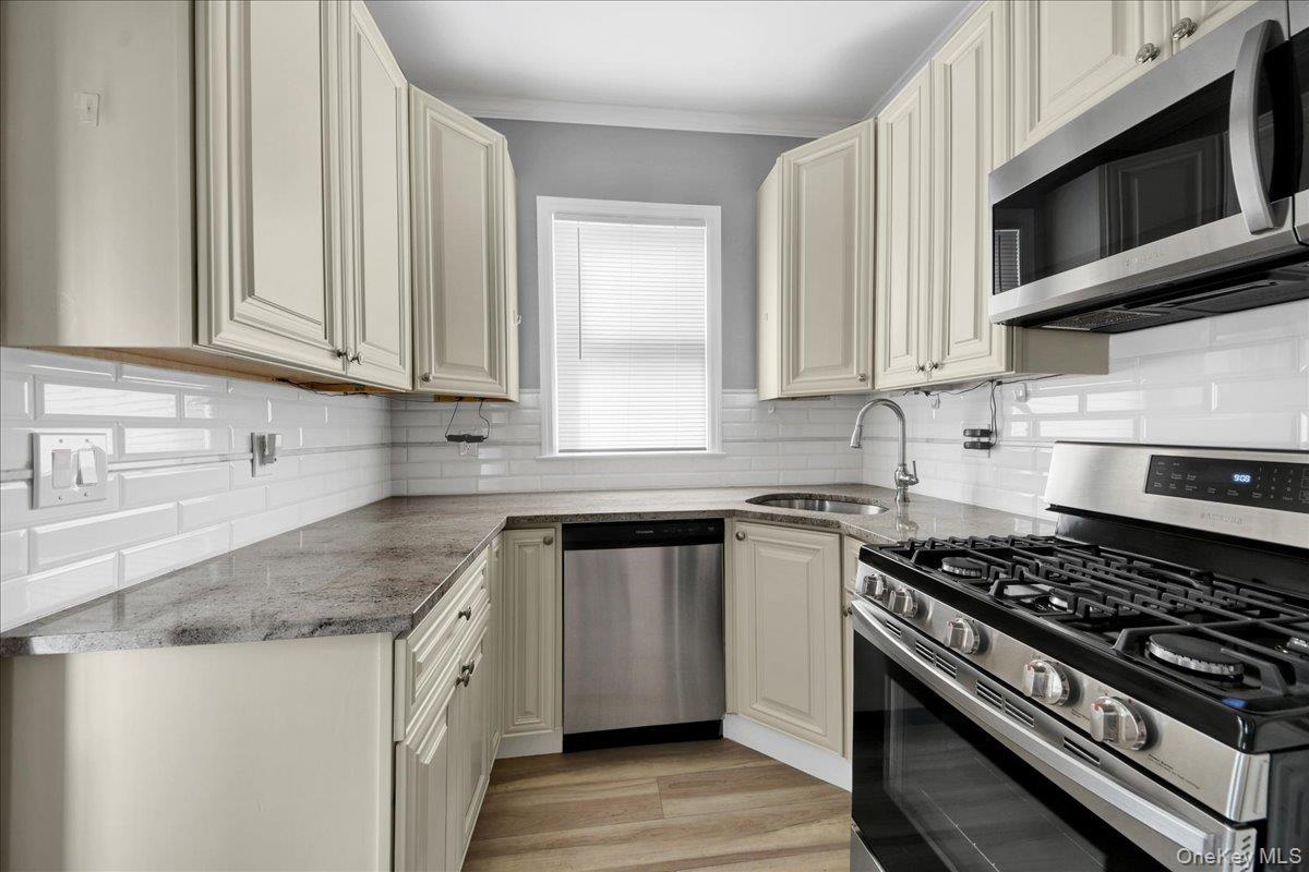 Single Family Revere Bronx, NY 10465, MLS-998393-12