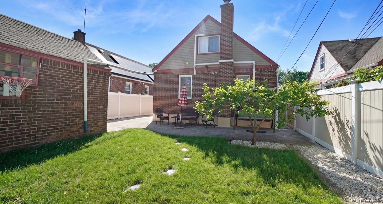 Single Family Amelia Road  Queens, NY 11434, MLS-998416-25