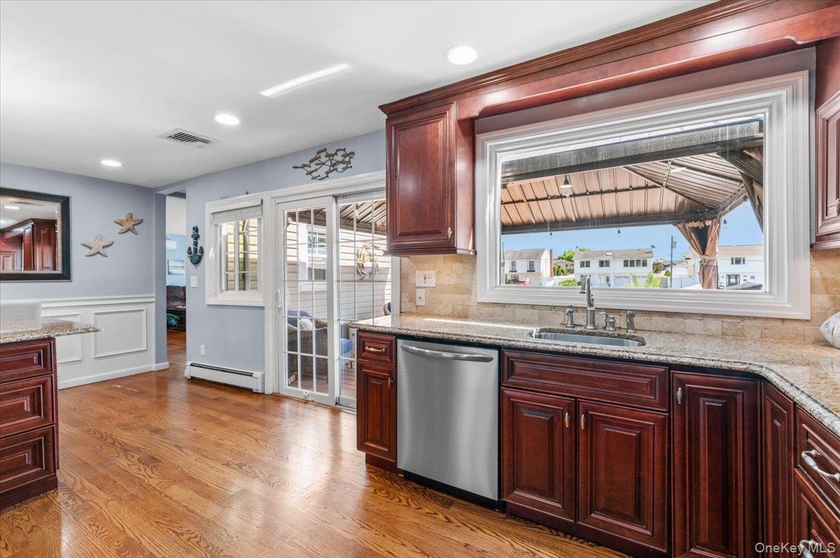 Single Family Islip Court Nassau County, NY 11793, MLS-998636-12