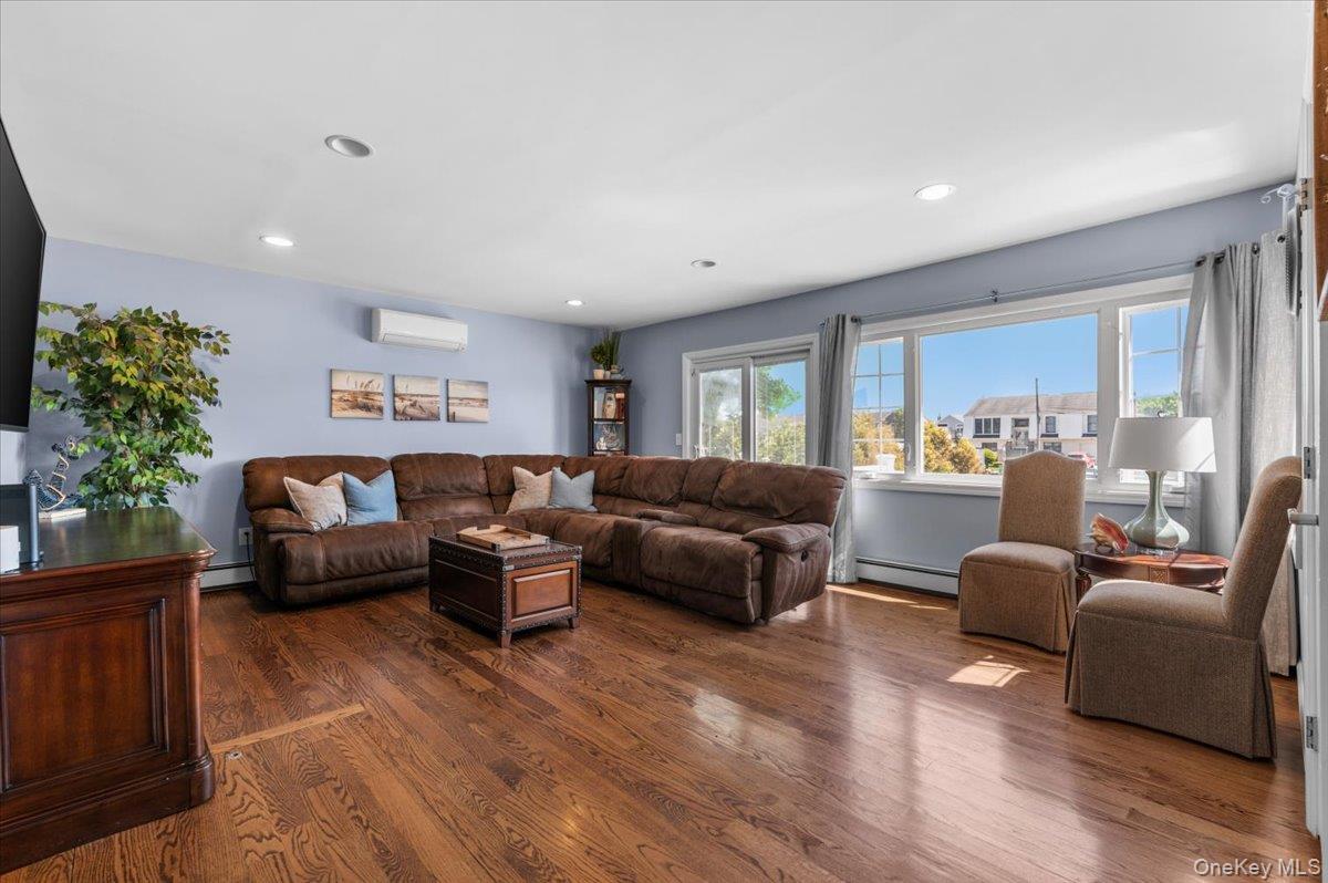 Single Family Islip Court Nassau County, NY 11793, MLS-998636-13