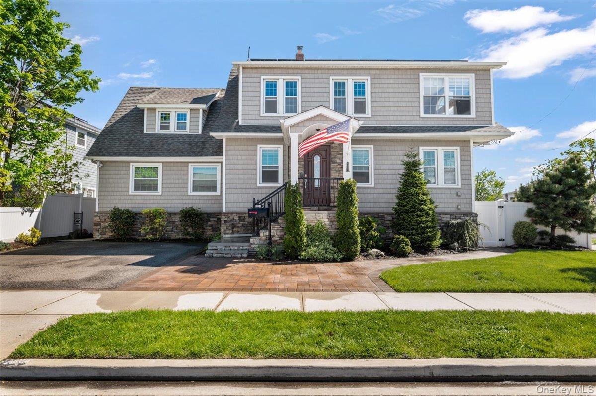 Single Family Islip Court Nassau County, NY 11793, MLS-998636-2
