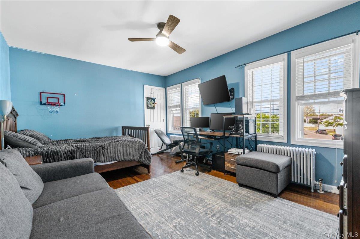 Single Family Islip Court Nassau County, NY 11793, MLS-998636-23