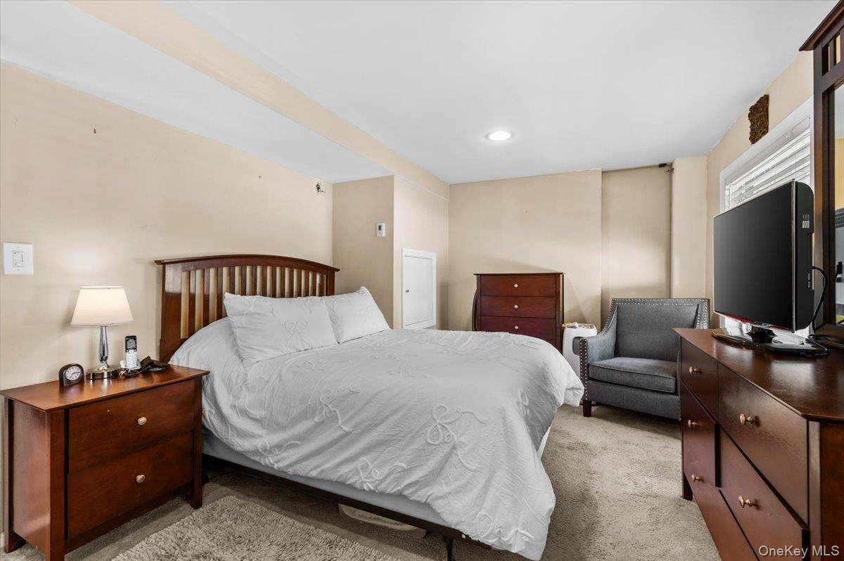 Single Family Islip Court Nassau County, NY 11793, MLS-998636-26