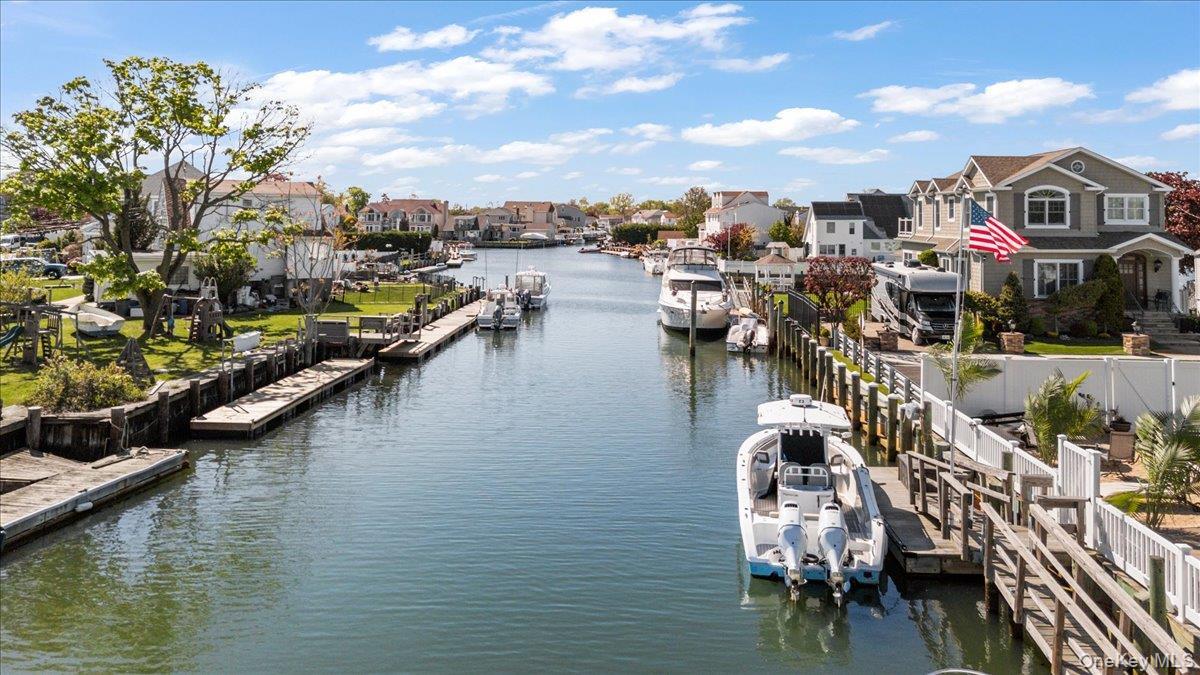 Single Family Islip Court Nassau County, NY 11793, MLS-998636-35