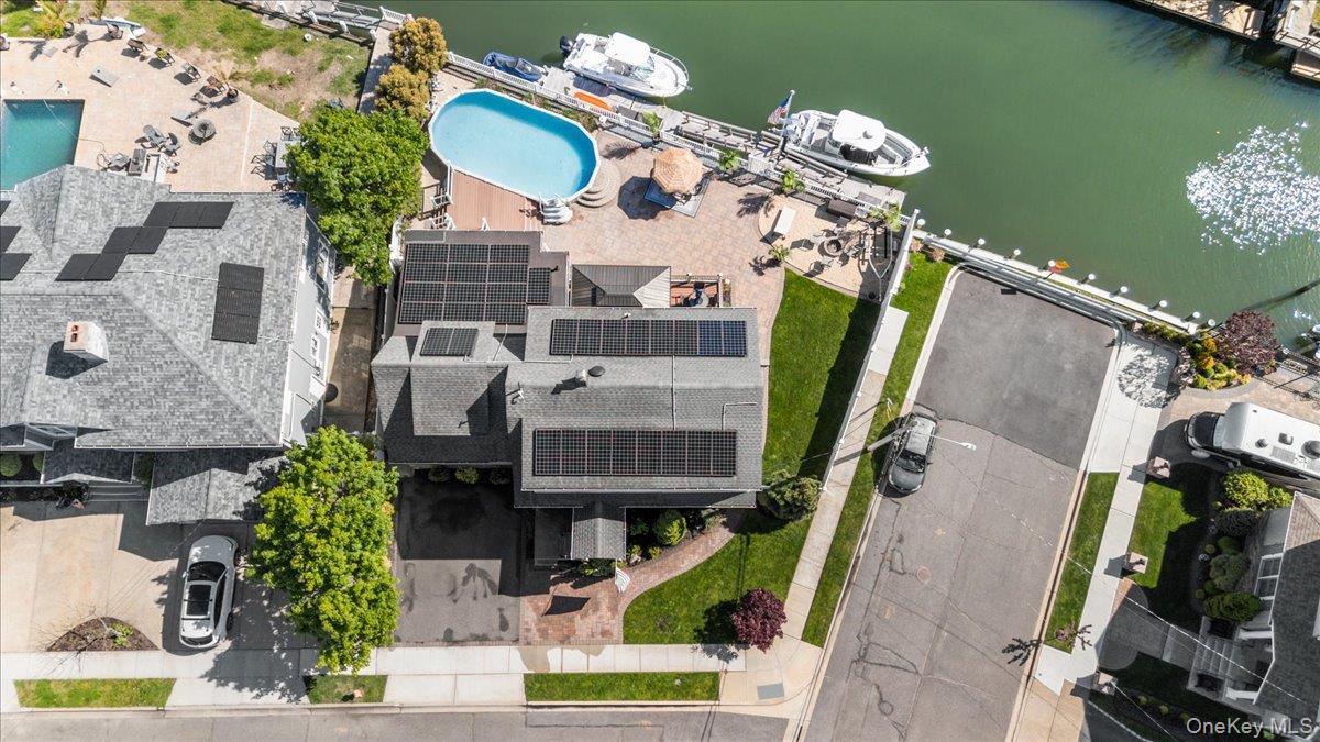 Single Family Islip Court Nassau County, NY 11793, MLS-998636-37