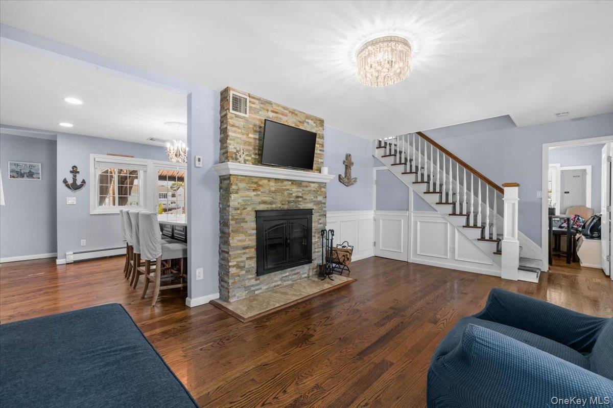 Single Family Islip Court Nassau County, NY 11793, MLS-998636-5