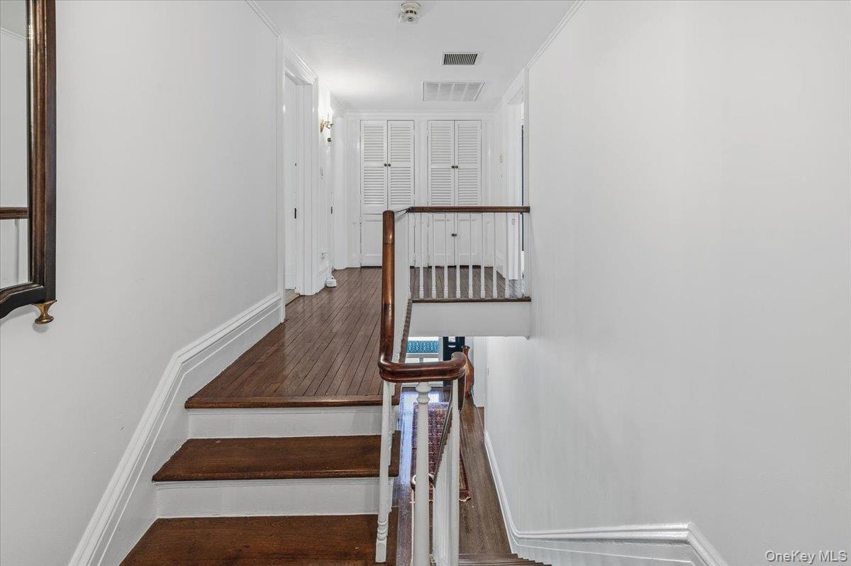 Single Family Roads End  Nassau County, NY 11545, MLS-998655-21