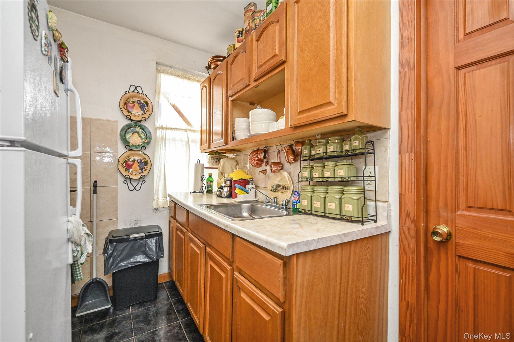 Single Family 80th Queens, NY 11385, MLS-998656-10