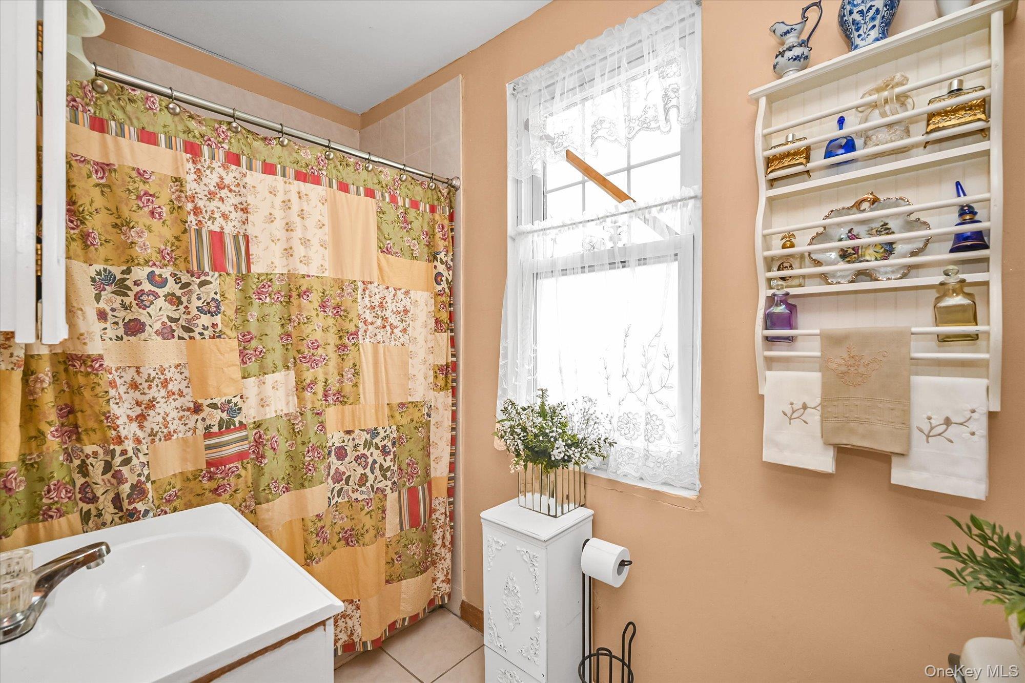 Single Family 80th Queens, NY 11385, MLS-998656-13