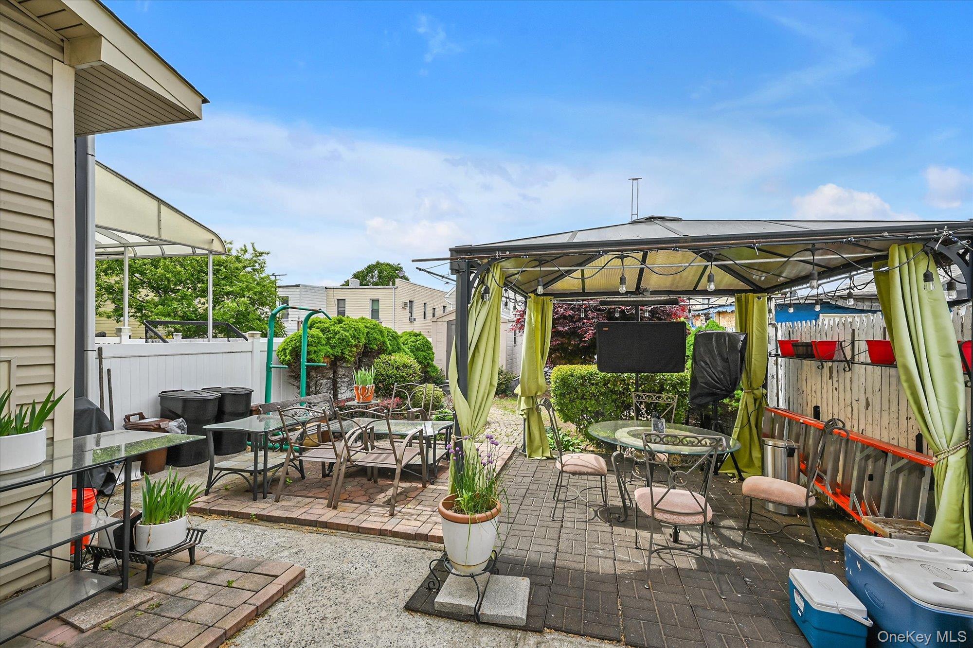 Single Family 80th Queens, NY 11385, MLS-998656-15