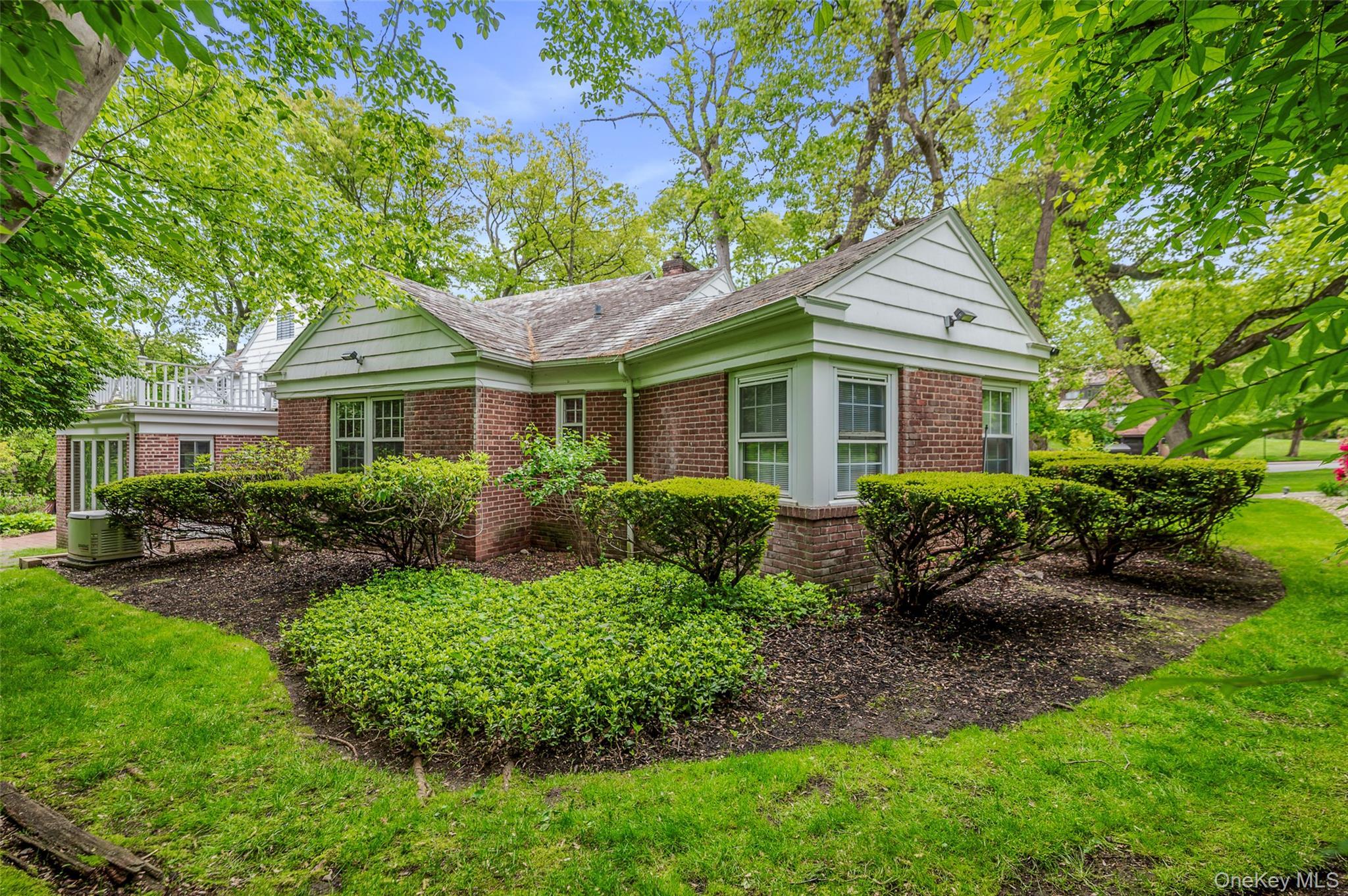 Single Family Clent Road Nassau County, NY 11021, MLS-998698-36