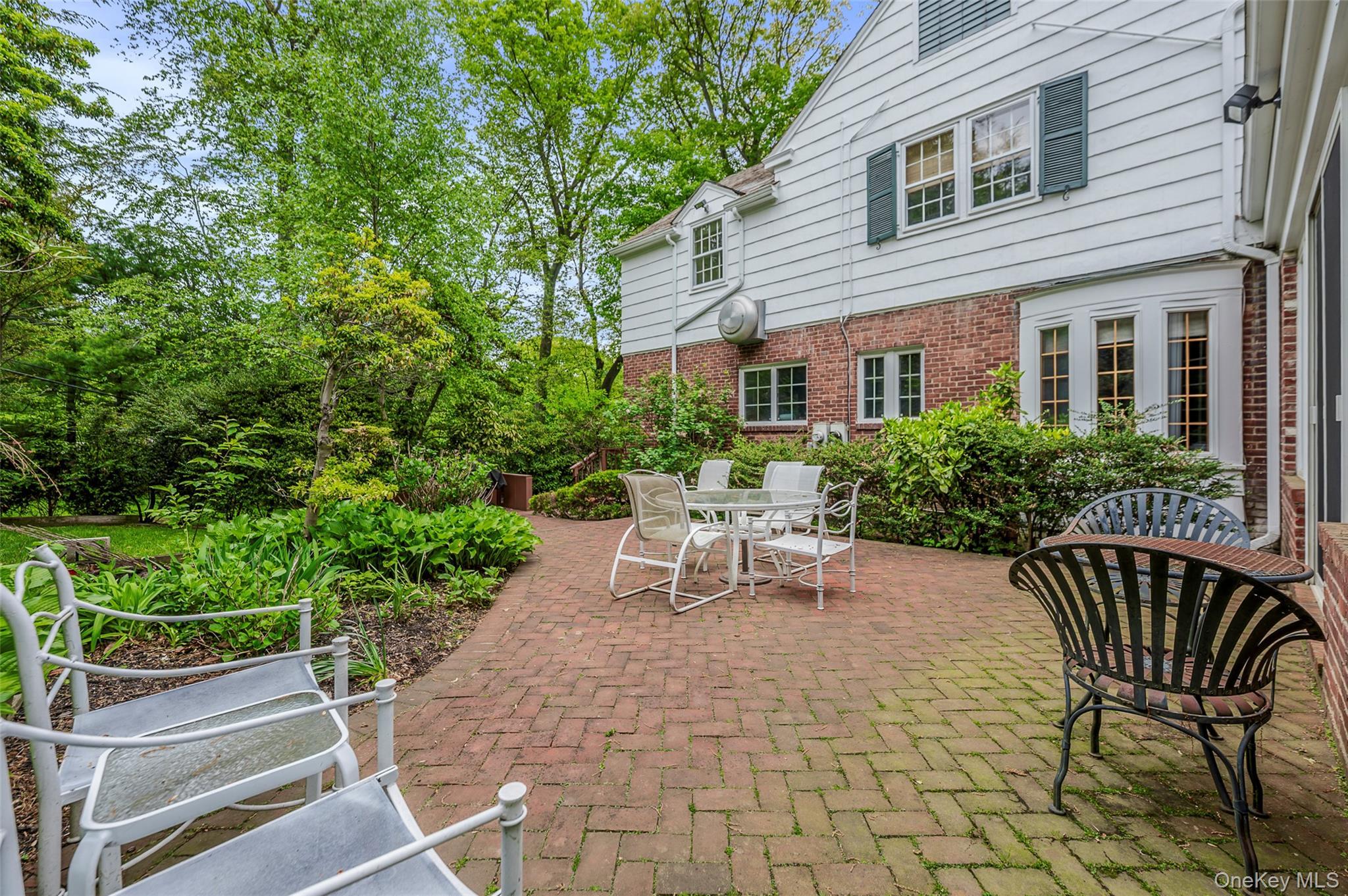 Single Family Clent Road Nassau County, NY 11021, MLS-998698-38