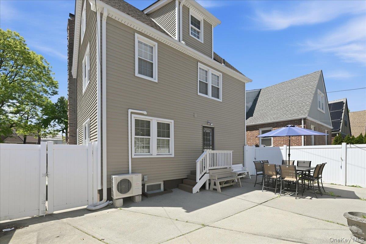 Single Family 205th Street Queens, NY 11361, MLS-998737-32