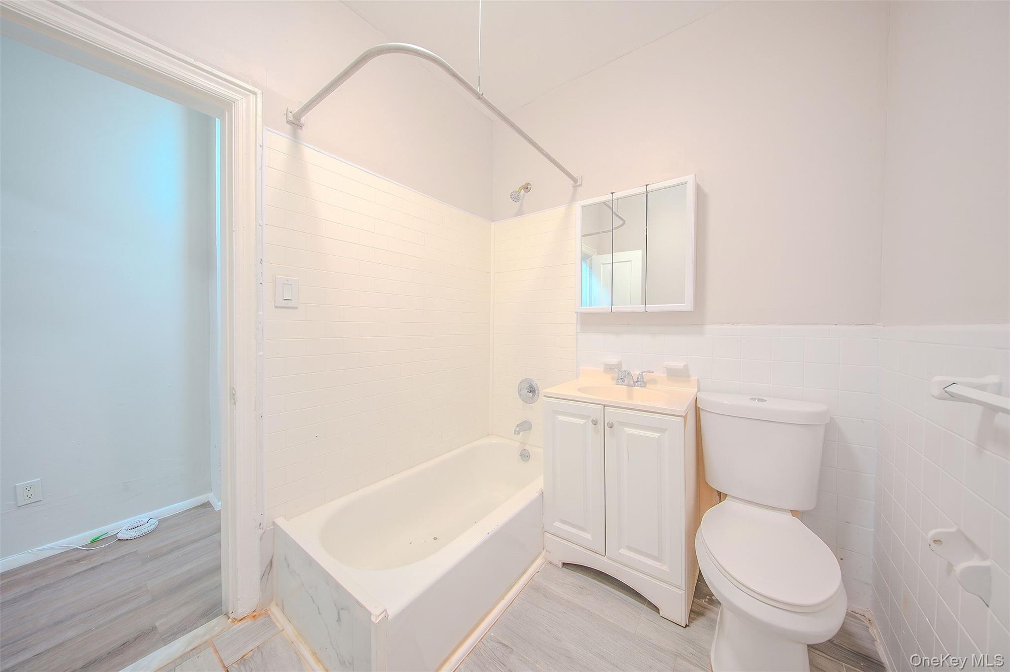 Single Family 223rd Bronx, NY 10466, MLS-998816-18