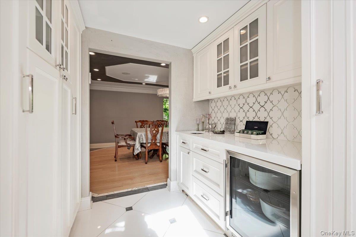 Single Family Twin Ponds Street Nassau County, NY 11024, MLS-998857-19