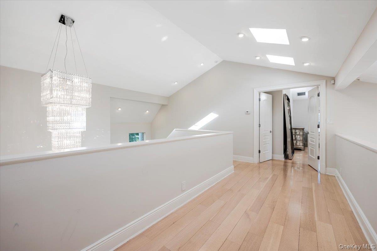 Single Family Twin Ponds Street Nassau County, NY 11024, MLS-998857-34