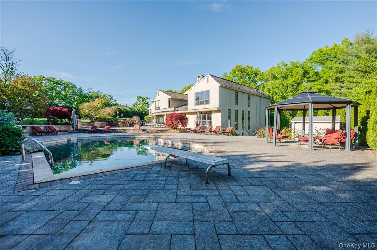Single Family Twin Ponds Street Nassau County, NY 11024, MLS-998857-39