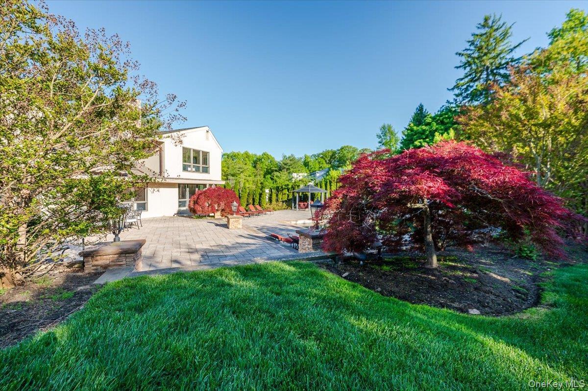 Single Family Twin Ponds Street Nassau County, NY 11024, MLS-998857-44