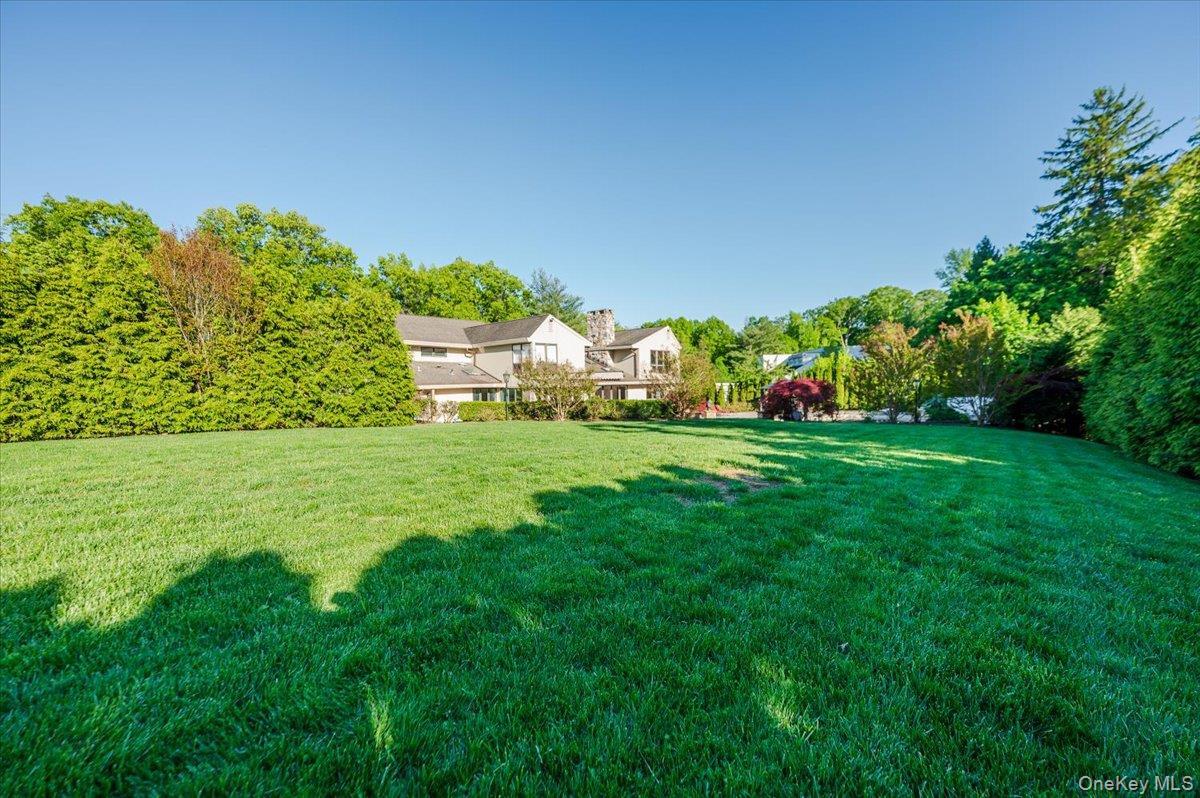 Single Family Twin Ponds Street Nassau County, NY 11024, MLS-998857-45