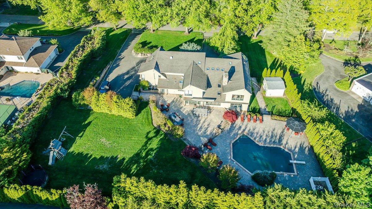 Single Family Twin Ponds Street Nassau County, NY 11024, MLS-998857-47