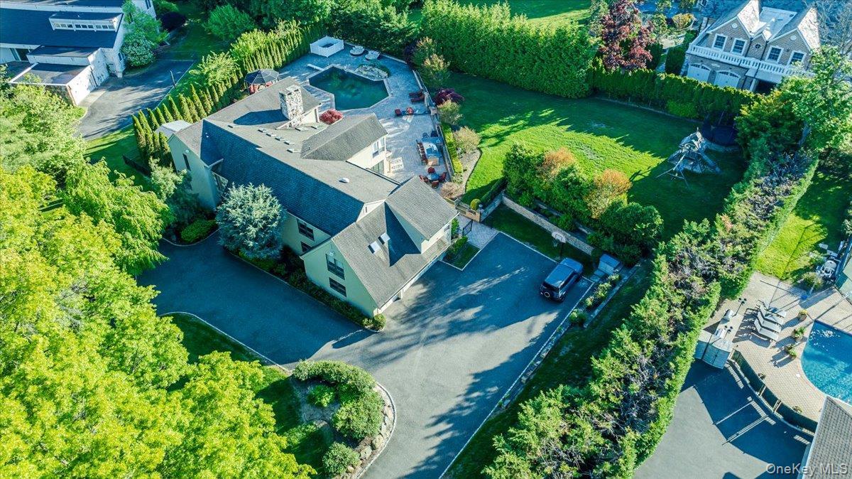 Single Family Twin Ponds Street Nassau County, NY 11024, MLS-998857-49