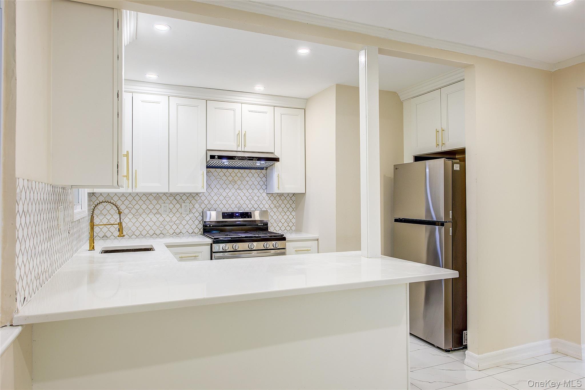 Single Family 76th Road Queens, NY 11366, MLS-998900-10