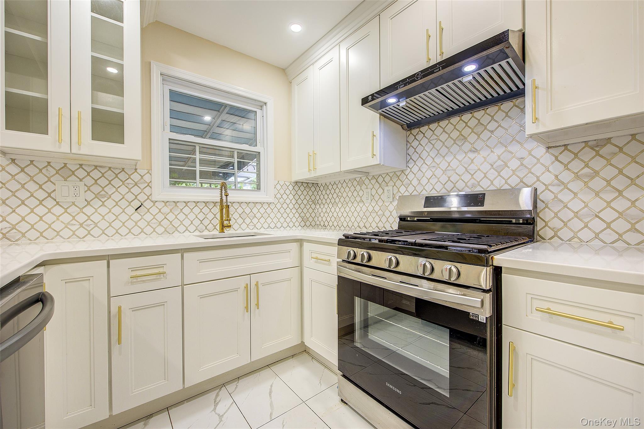Single Family 76th Road Queens, NY 11366, MLS-998900-12