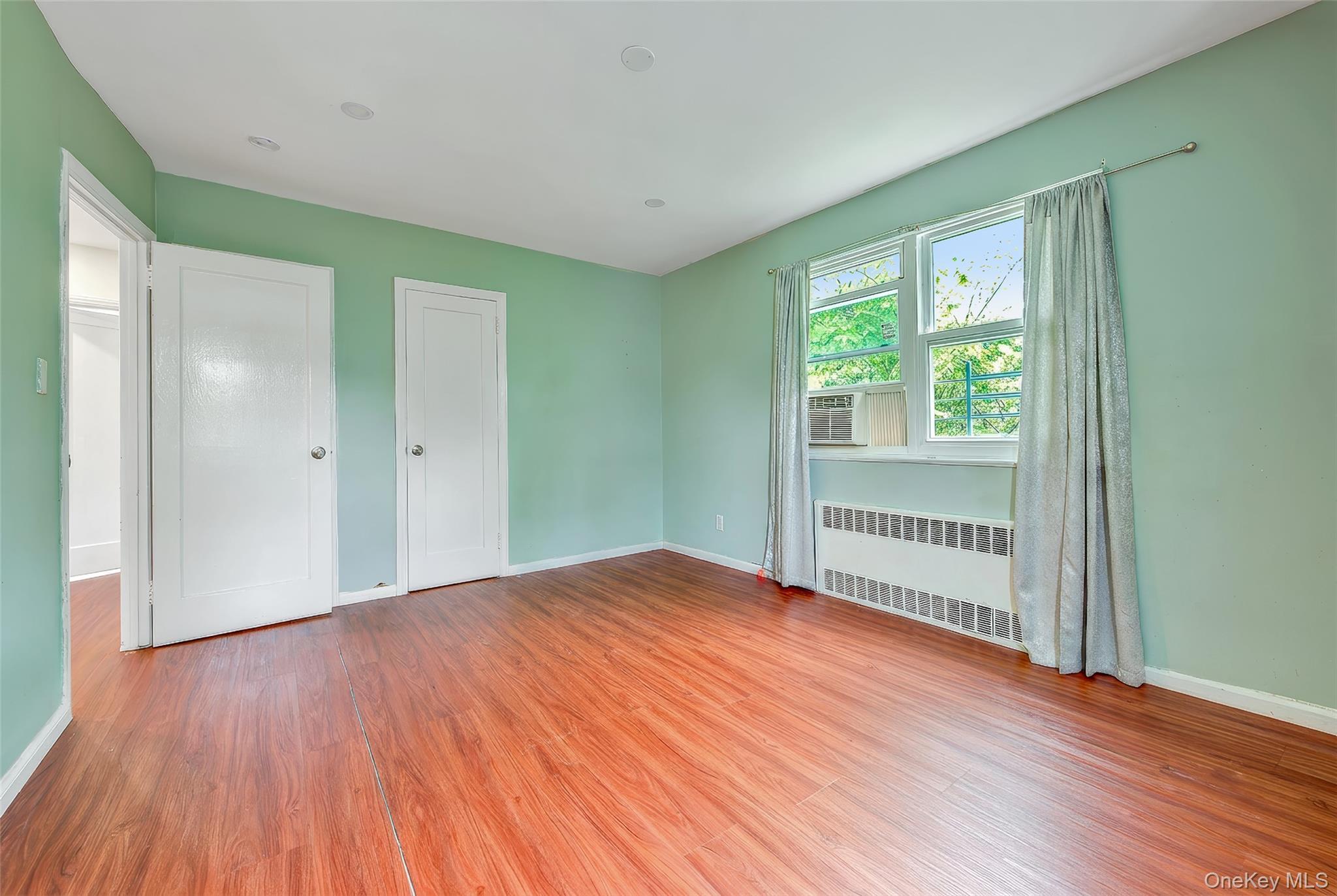 Single Family 76th Road Queens, NY 11366, MLS-998900-19