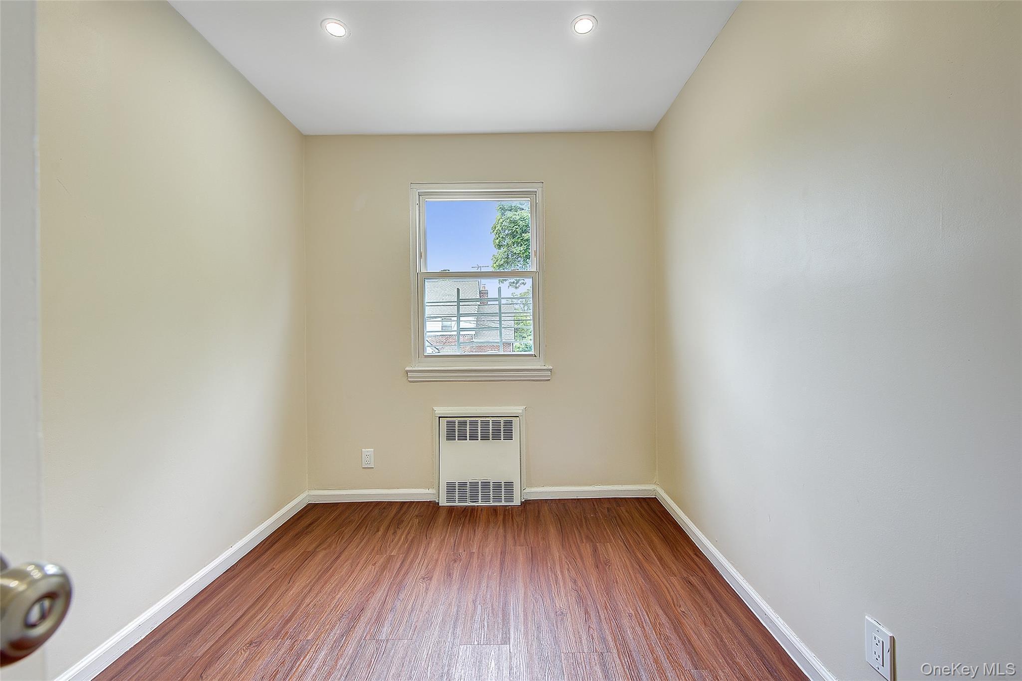 Single Family 76th Road Queens, NY 11366, MLS-998900-22