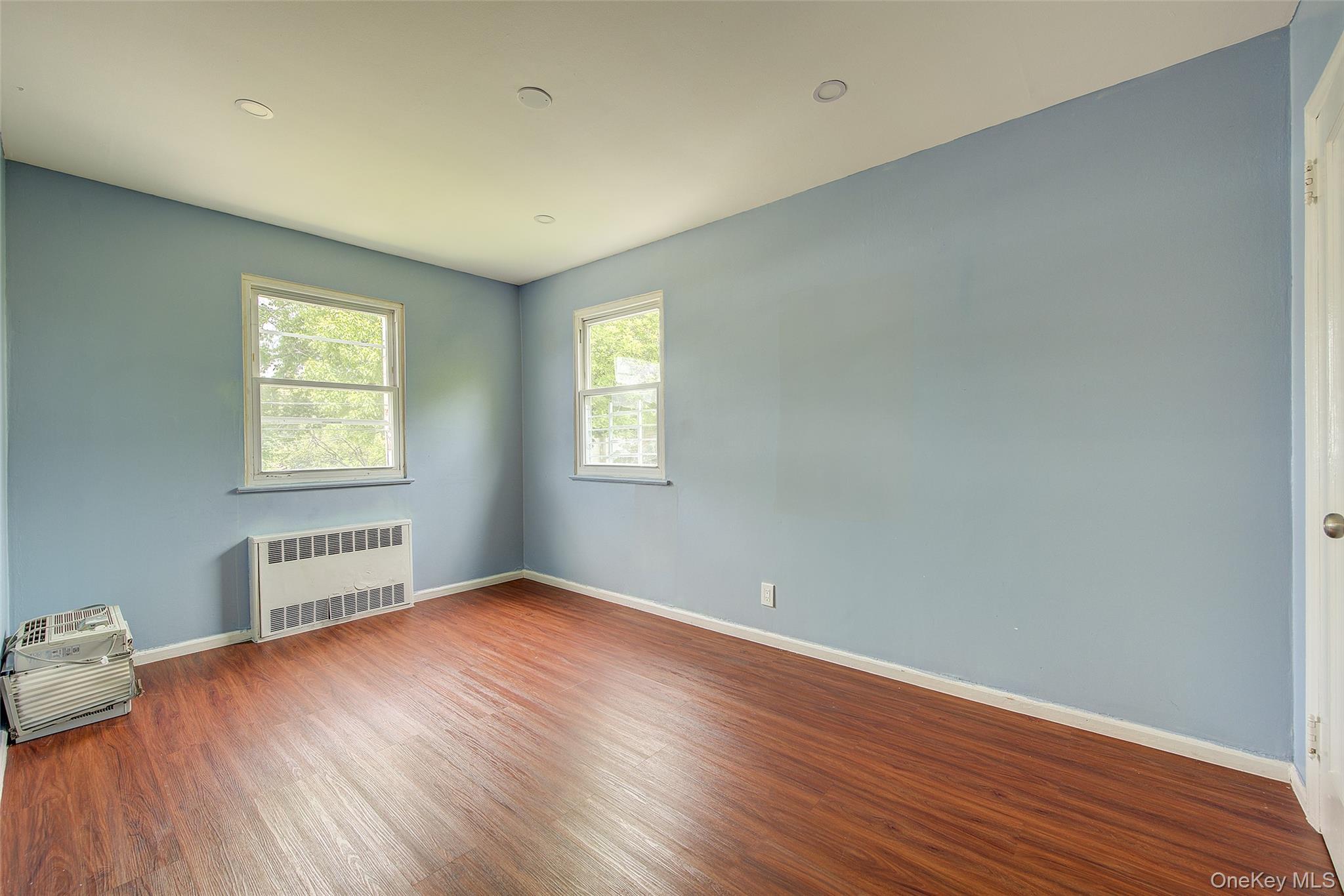 Single Family 76th Road Queens, NY 11366, MLS-998900-24