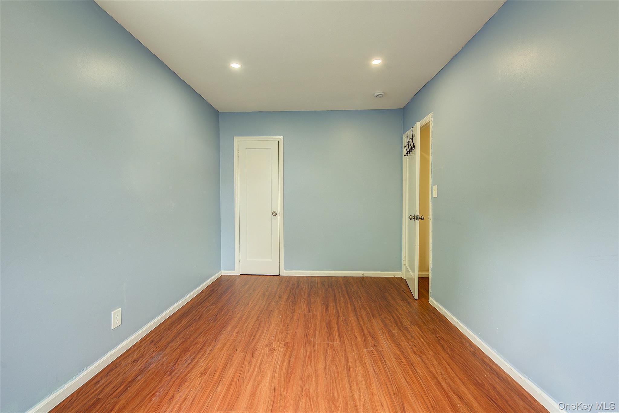 Single Family 76th Road Queens, NY 11366, MLS-998900-25