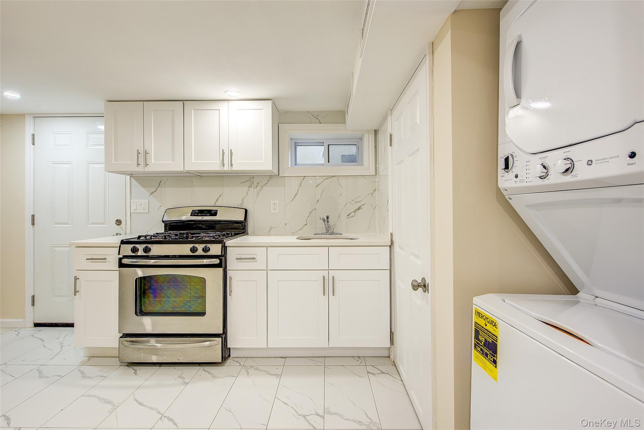 Single Family 76th Road Queens, NY 11366, MLS-998900-28