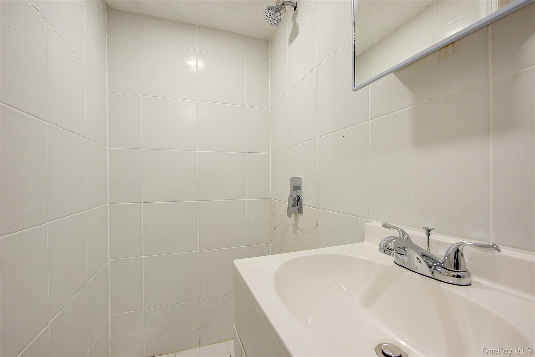 Single Family 76th Road Queens, NY 11366, MLS-998900-33