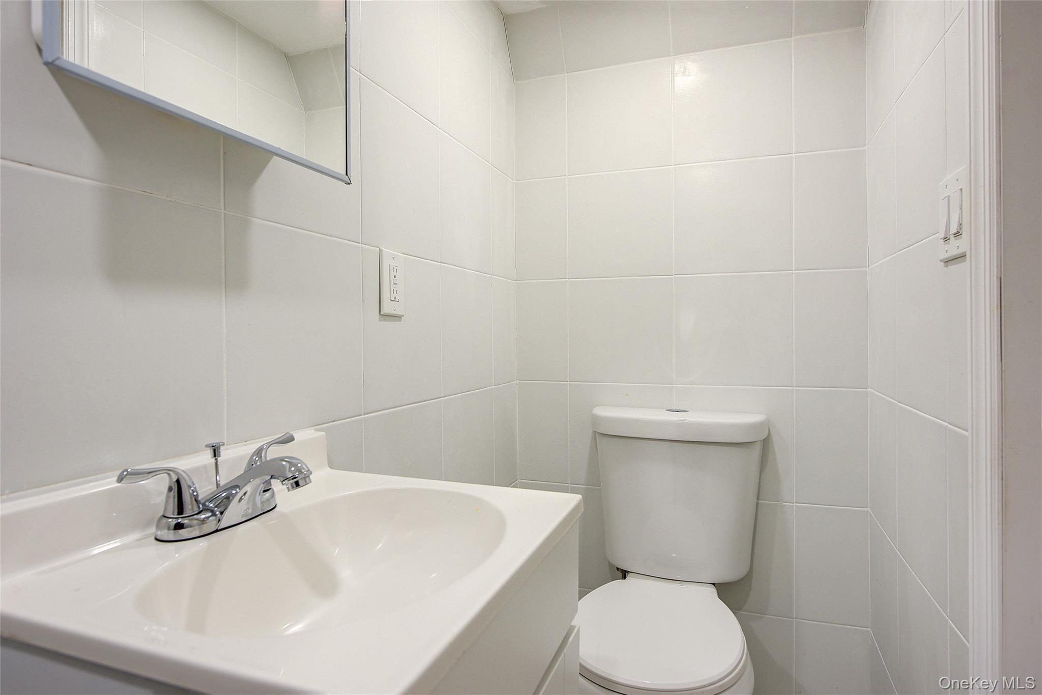Single Family 76th Road Queens, NY 11366, MLS-998900-34