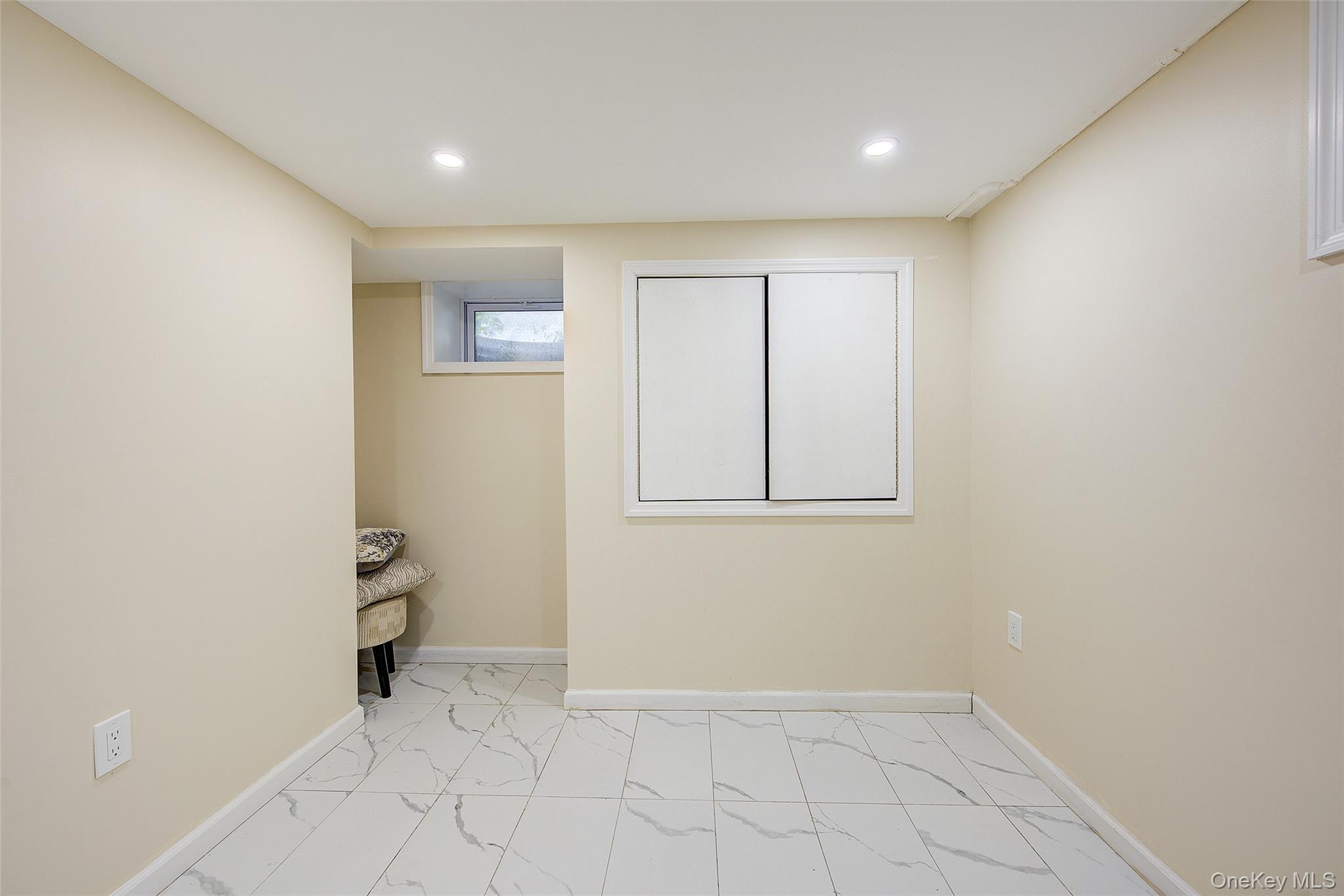 Single Family 76th Road Queens, NY 11366, MLS-998900-37