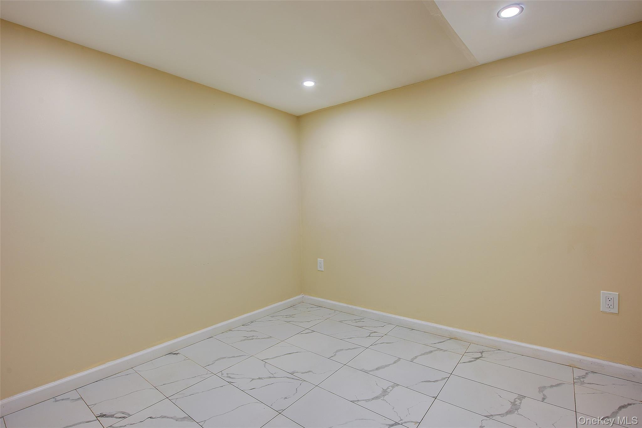 Single Family 76th Road Queens, NY 11366, MLS-998900-39